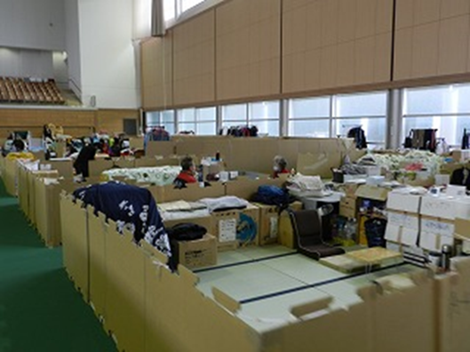 2011年東日本大震災の避難所風景